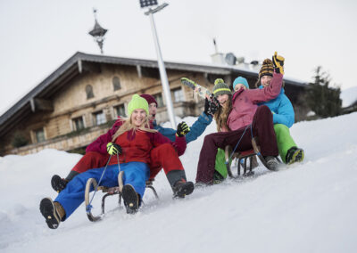 Winterspaß beim Schlittenfahrt